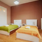 Tatil Evi Downtown 3 Bedrm House For 6 Pers By Mps Kalavryta