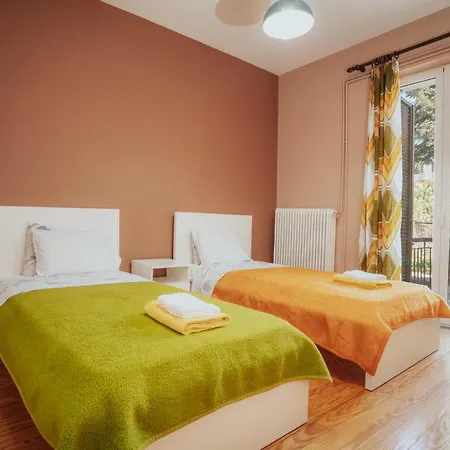 Downtown 3 Bedroom House For 6 Pers Дом отдыха