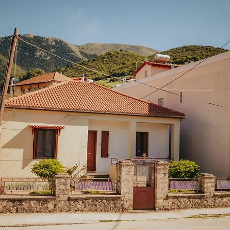 Downtown 3 Bedrm House For 6 Pers By Mps * Καλάβρυτα