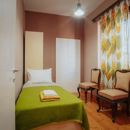 Downtown 3 Bedroom House For 6 Pers *