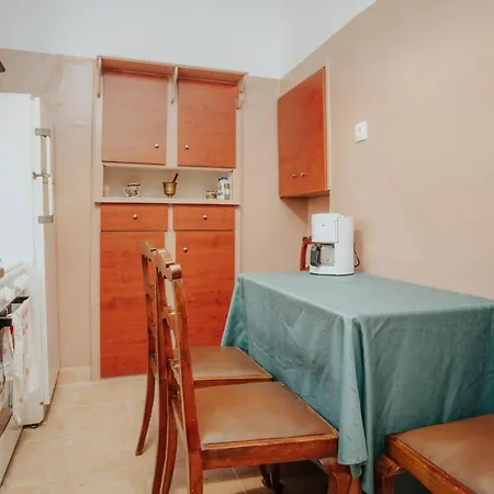 Downtown 3 Bedroom House For 6 Pers Дом отдыха *