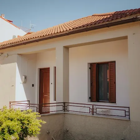 Downtown 3 Bedroom House For 6 Pers Дом отдыха *
