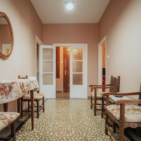 Downtown 3 Bedroom House For 6 Pers * Калаврита