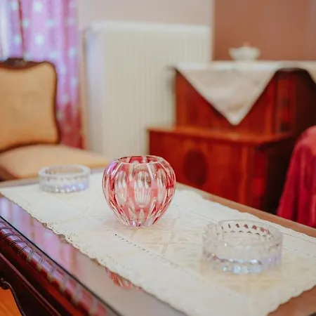 Downtown 3 Bedroom House For 6 Pers Калаврита
