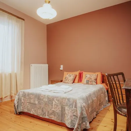 Downtown 3 Bedroom House For 6 Pers Дом отдыха Калаврита