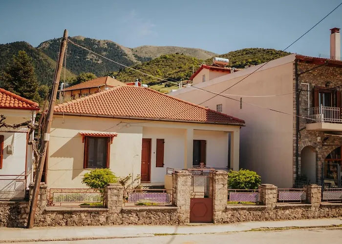 Downtown 3 Bedrm House For 6 Pers By Mps * Καλάβρυτα