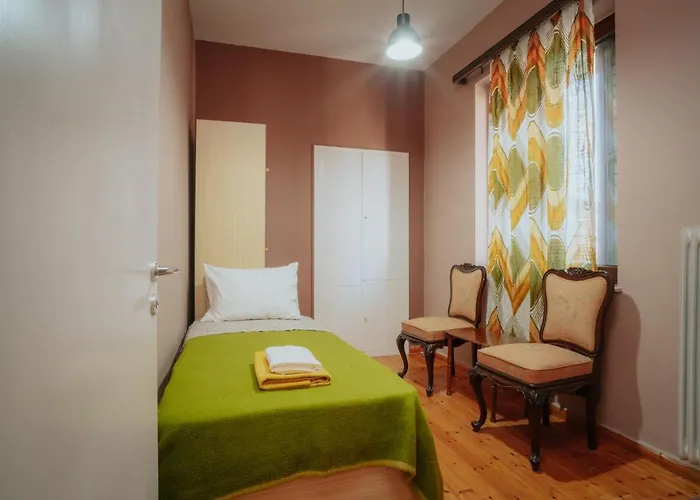 Downtown 3 Bedrm House For 6 Pers By Mps *