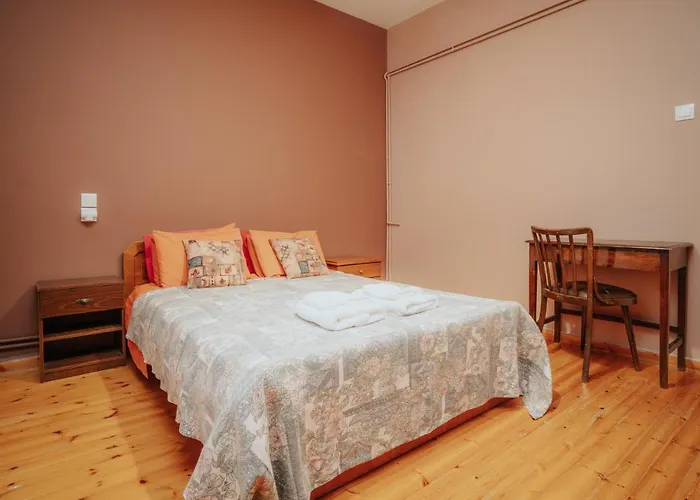 Downtown 3 Bedrm House For 6 Pers By Mps *